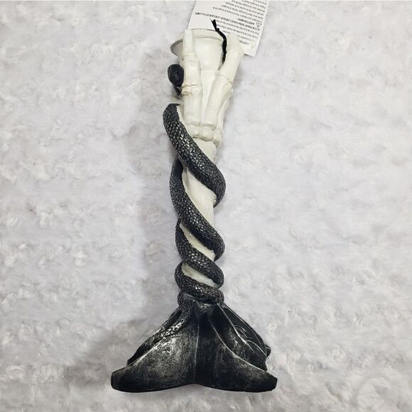 Skeleton hand and snake candle holder - Picture 8 of 9